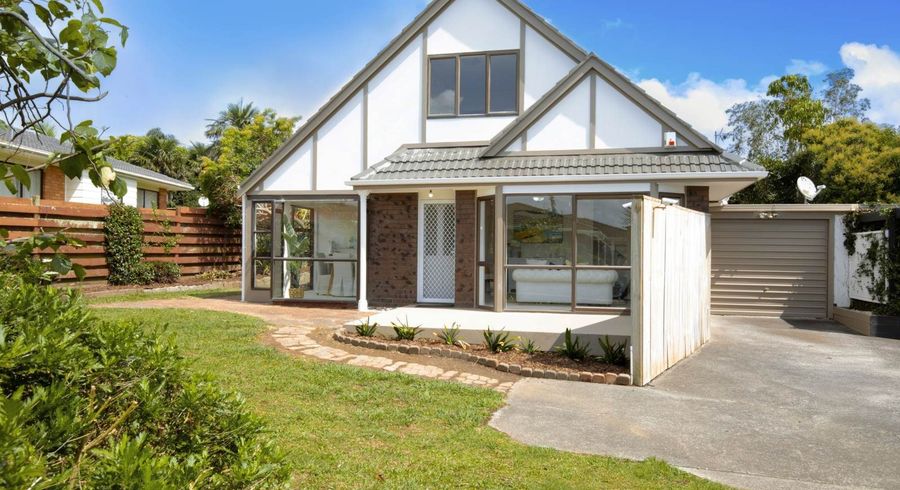  at 2/14 Galloway Crescent, Farm Cove, Manukau City, Auckland