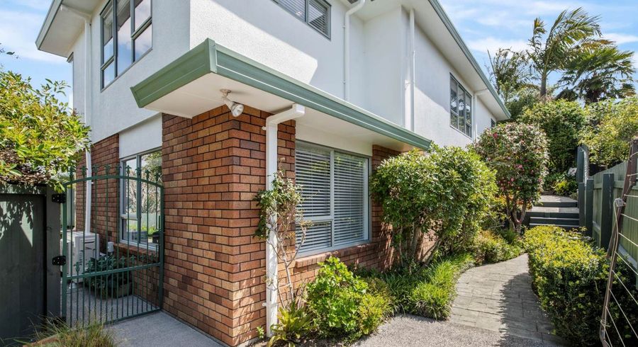  at 2/12 Westview Court, Somerville, Manukau City, Auckland