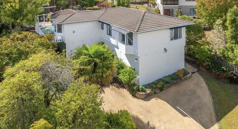  at 17 Louise Place, Browns Bay, Auckland