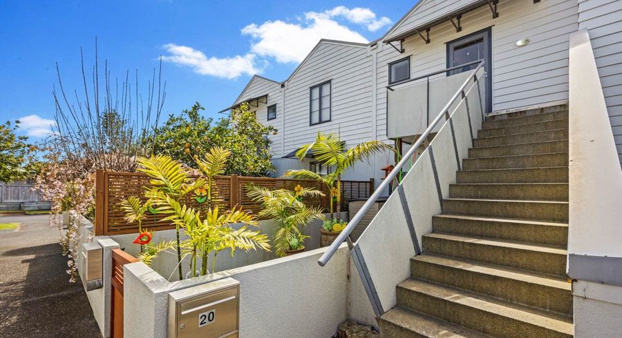  at 20/5 Carolina Place, Albany, North Shore City, Auckland