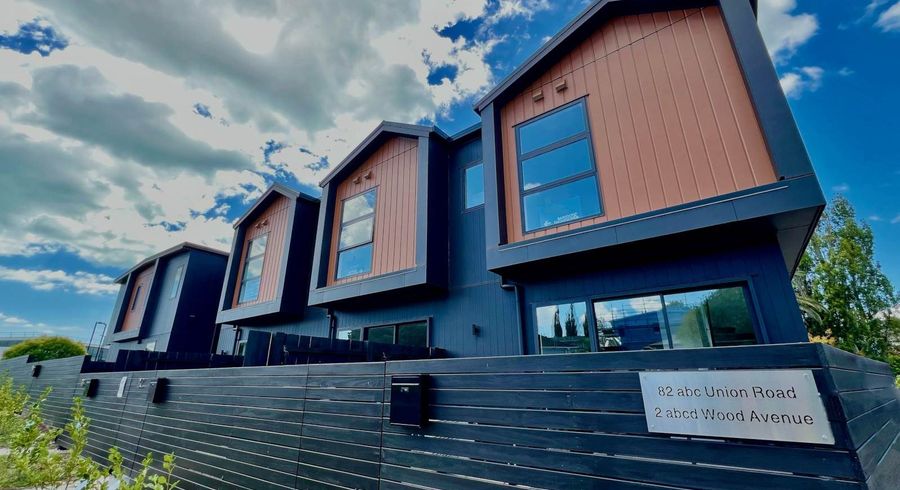  at 2D Wood Avenue, Howick, Manukau City, Auckland