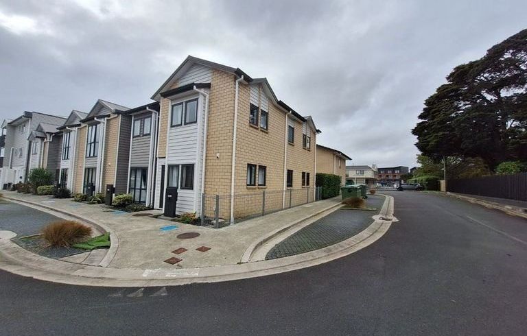  at 11/4 Wallson Crescent, Wiri, Manukau City, Auckland