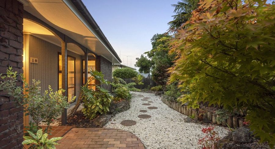  at 10 Portsea Place, Chatswood, Auckland