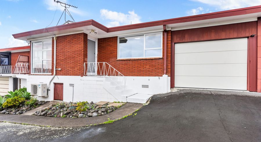  at 2/127 White Swan Road, Mount Roskill, Auckland