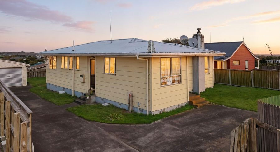  at 49 Lee Street, Castlecliff, Whanganui, Manawatu / Whanganui