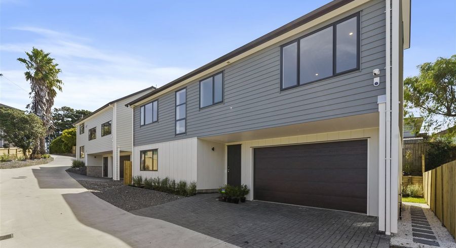  at 2/26 Hayr Road, Three Kings, Auckland