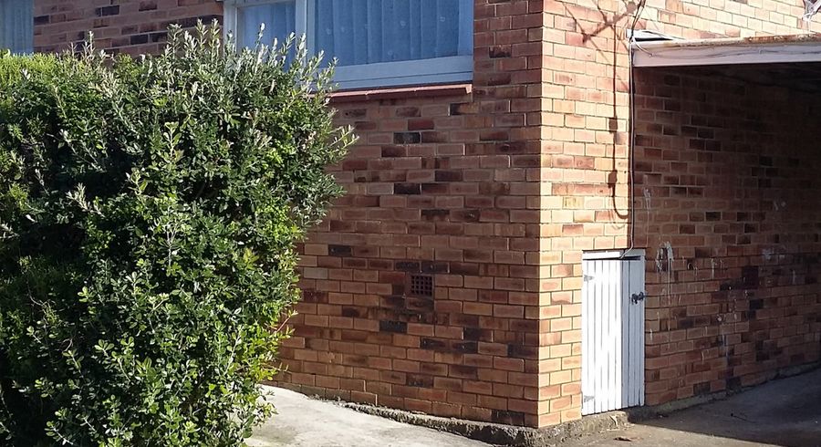  at 2/29 Malone Road, Mount Wellington, Auckland