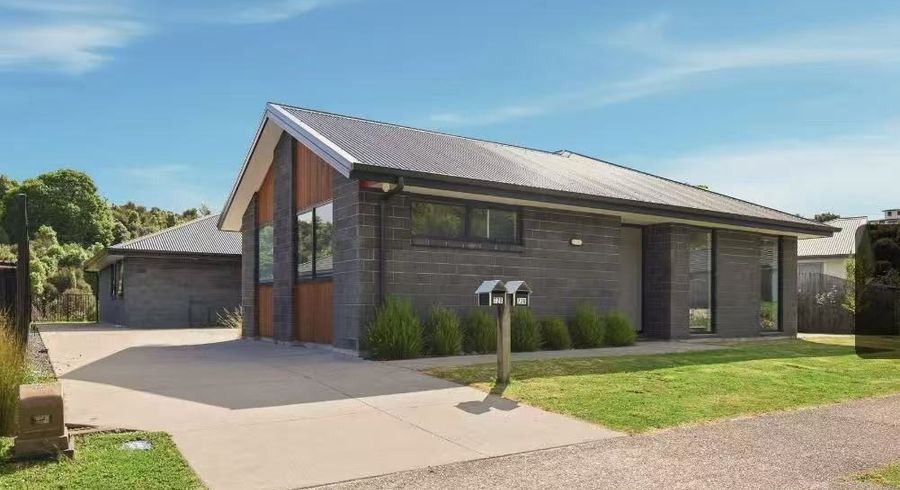  at 72 Pakanga Grove, Pyes Pa, Tauranga