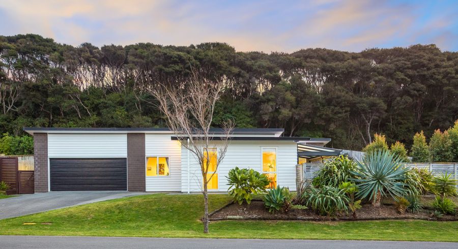  at 11 Banks Boulevard, Whitby, Porirua