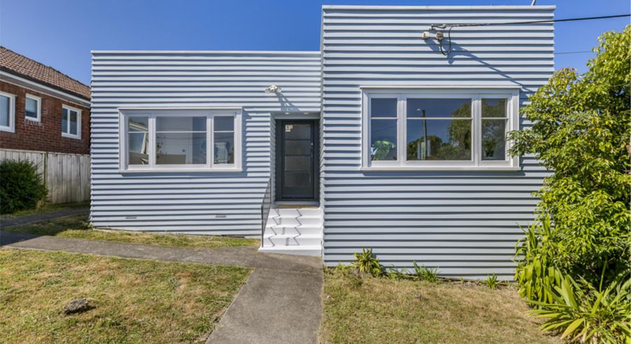  at 10 CORONATION ST, Belmont, Auckland