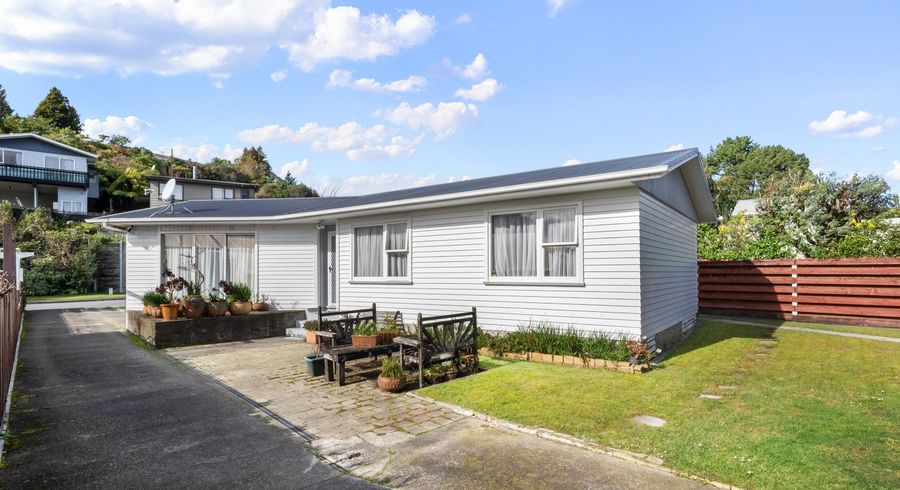  at 20 Vista Crescent, Maoribank, Upper Hutt