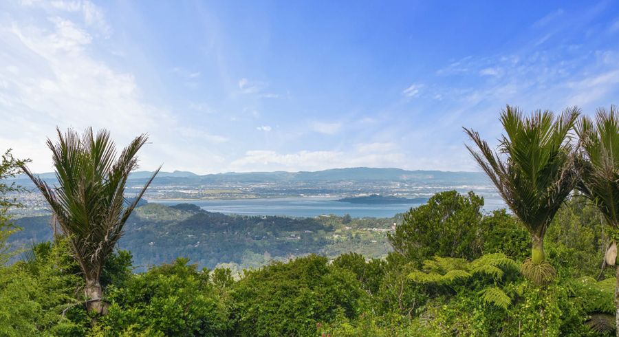  at 21 Quinns Road, Waiatarua, Waitakere City, Auckland