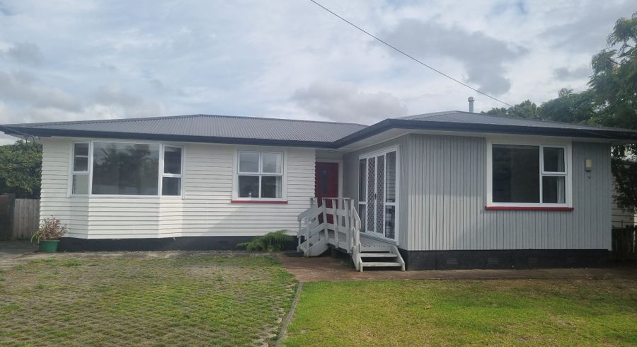  at Te Atatu Peninsula, Waitakere City, Auckland