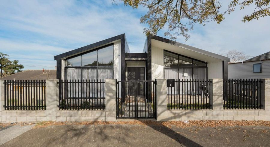  at 21 Eastview Road, Glen Innes, Auckland
