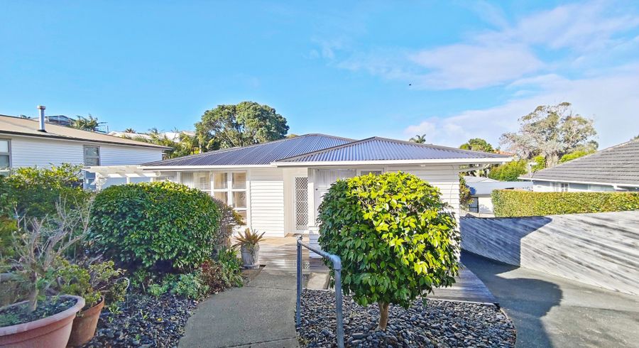  at 18 Selwyn Crescent, Forrest Hill, Auckland