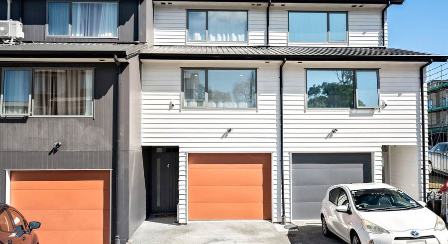  at 4 Rengarenga Rise, Fairview Heights, Auckland
