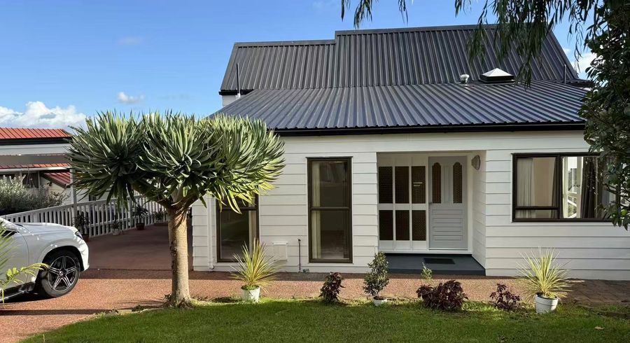  at 1/13 Gwenand Place, Botany Downs, Manukau City, Auckland