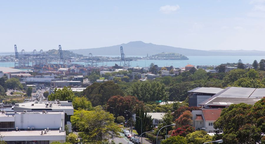  at 4J/127 Grafton Road, Grafton, Auckland