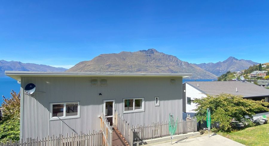  at 9 Cameron Place, Fernhill, Queenstown-Lakes, Otago