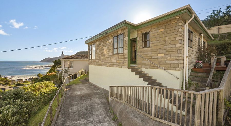  at 164 Severn Street, Island Bay, Wellington