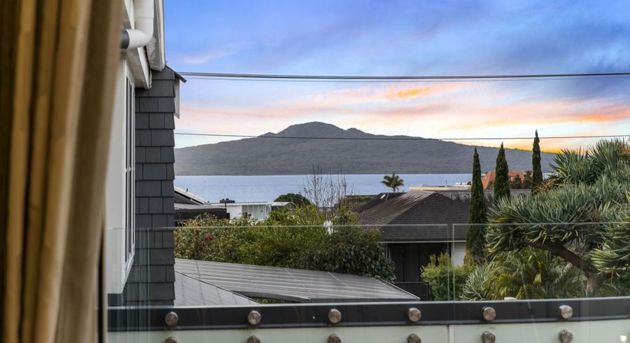  at 2/33 Ronaki Road, Mission Bay, Auckland City, Auckland