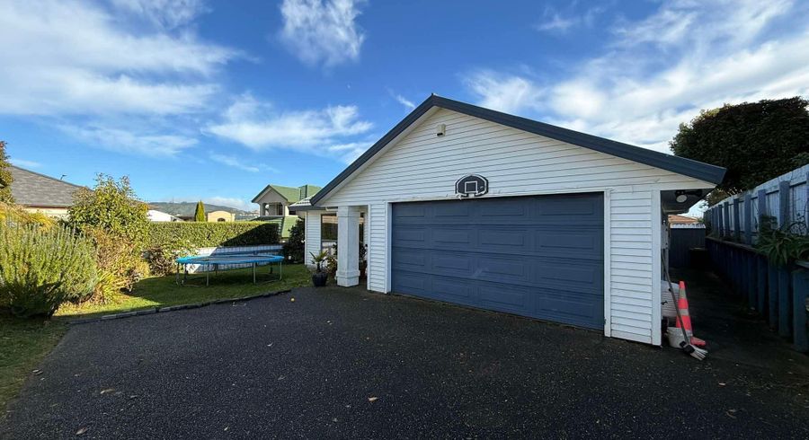  at 10 Cabbage Tree Grove, Woodridge, Wellington, Wellington