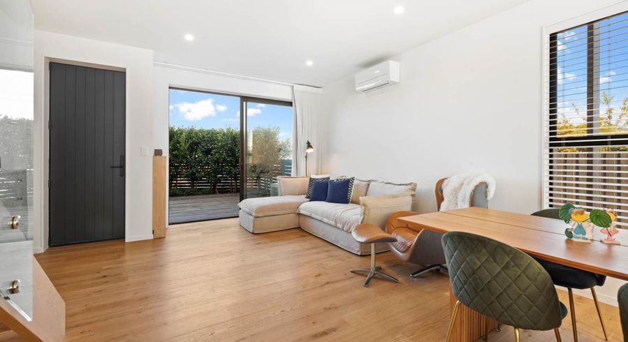 at 31/82 East Coast Road, Milford, North Shore City, Auckland