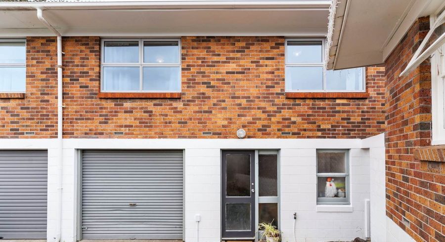  at 4/162 Onewa Road, Northcote, Auckland