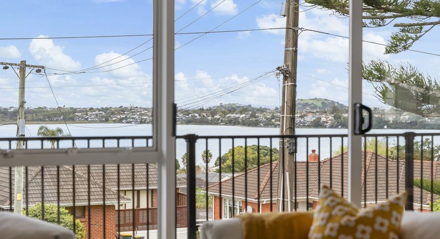  at 2/104 Sylvan Avenue, Northcote, North Shore City, Auckland