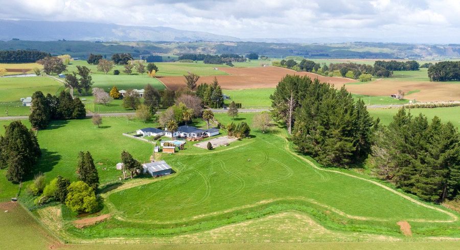  at 2523 Kimbolton Road, Kiwitea