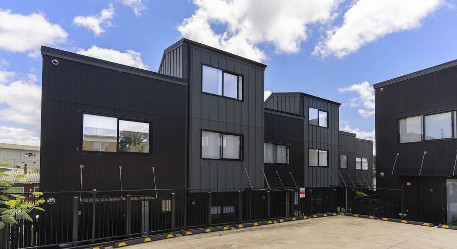  at Unit 11/8 Chivalry Road, Glenfield, North Shore City, Auckland