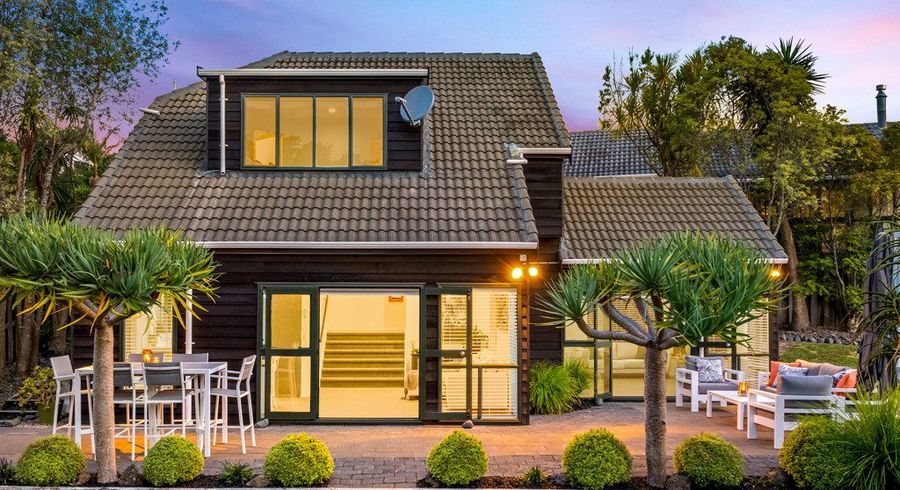  at 2/46 Hale Crescent, Bayview, Auckland
