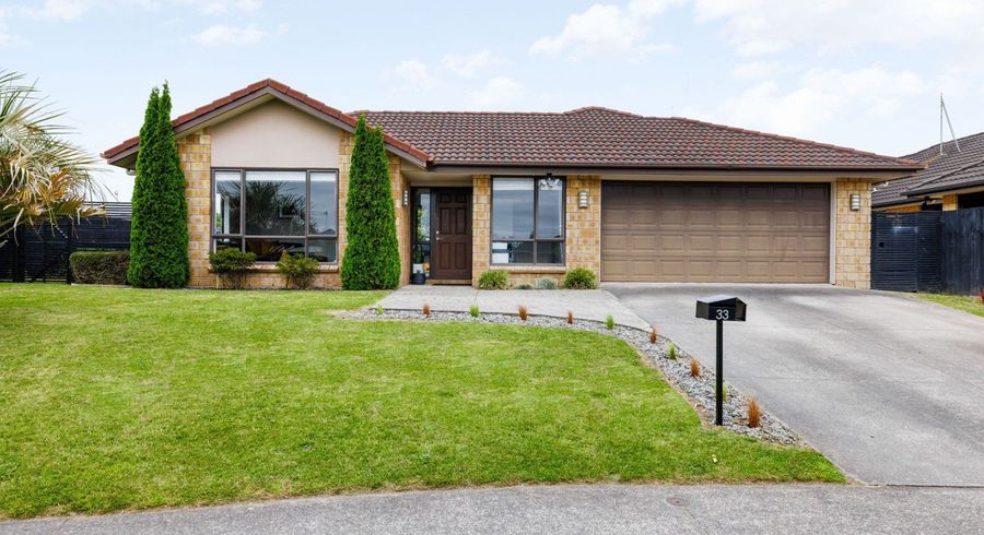  at 33 Thomas Road, Huntington, Hamilton