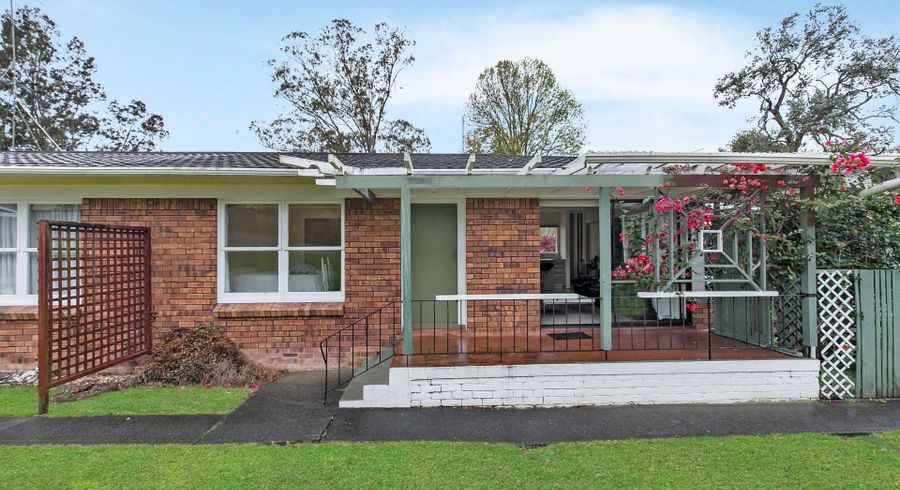  at 1/53 Ayton Drive, Totara Vale, Auckland
