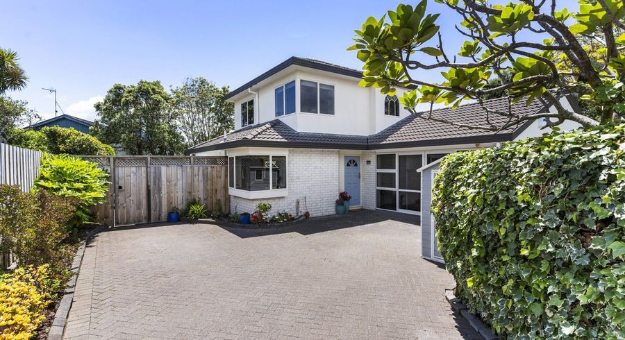  at 2/27 Sorrel Crescent, Bucklands Beach, Auckland