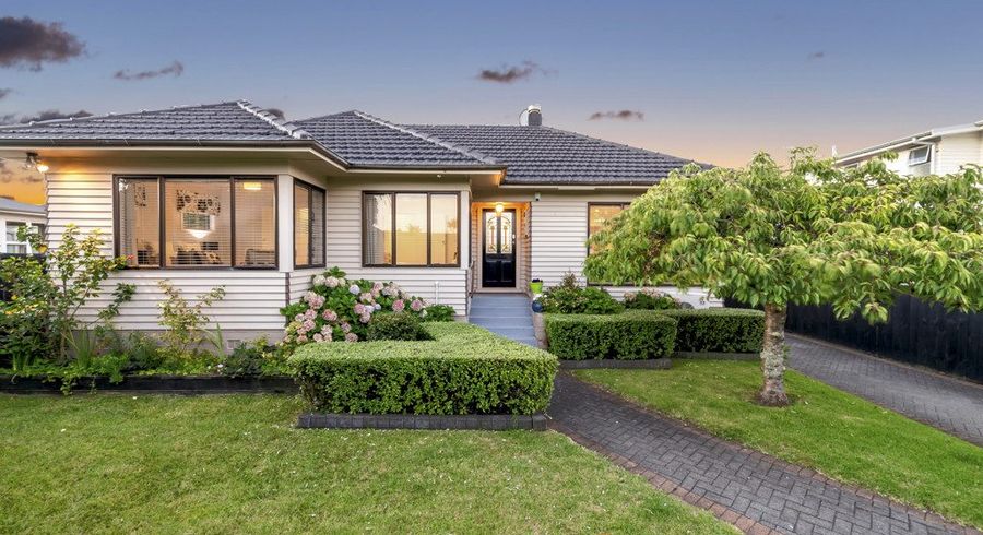  at 17 Eastern Beach Road, Eastern Beach, Manukau City, Auckland