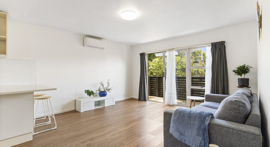  at 4/30 Don Croot Street, Morningside, Auckland