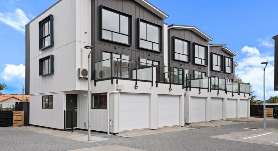  at 14 Red Arches Road, Henderson, Waitakere City, Auckland
