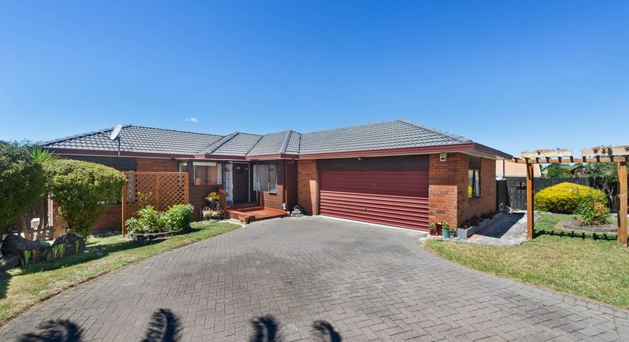  at 15 Robina Court, Burswood, Auckland