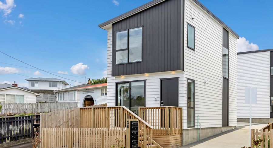  at 1/36 Tiroroa Avenue, Te Atatu South, Waitakere City, Auckland