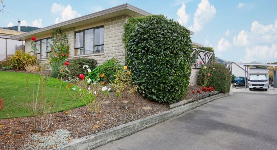  at 7 Farnham Drive, Richmond