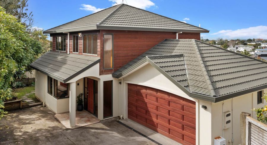  at 2/885 East Coast Road, Northcross, Auckland