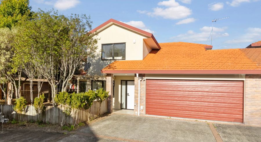  at 2/31 Roanoke Way, Albany, North Shore City, Auckland