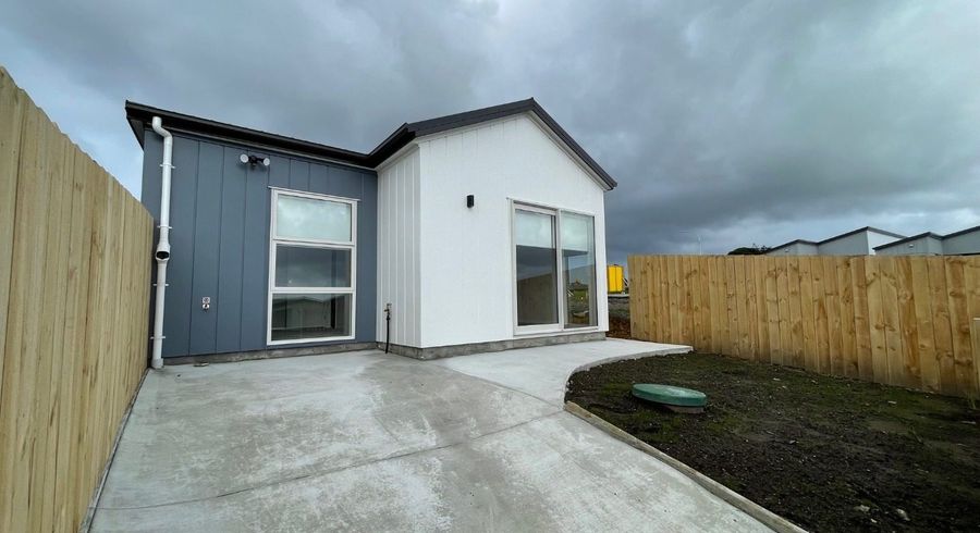  at 33A Red Hills Road, Massey, Waitakere City, Auckland