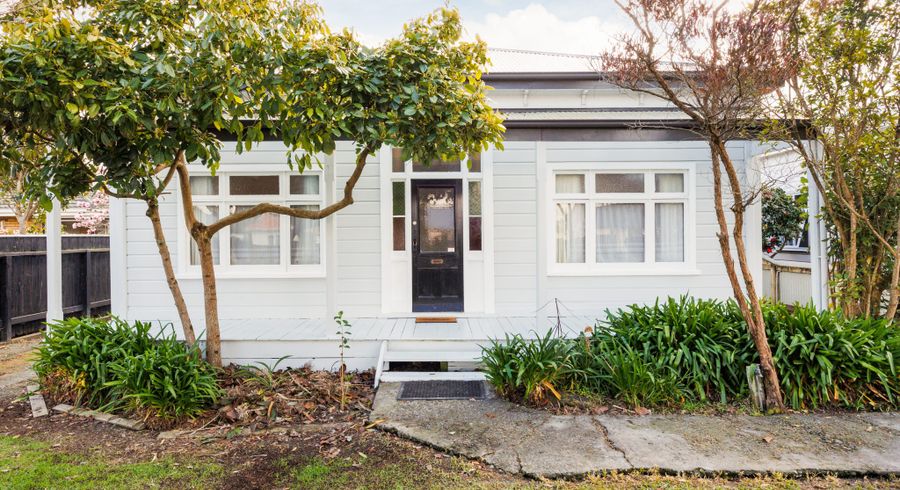  at 215 College Street, West End, Palmerston North, Manawatu / Whanganui
