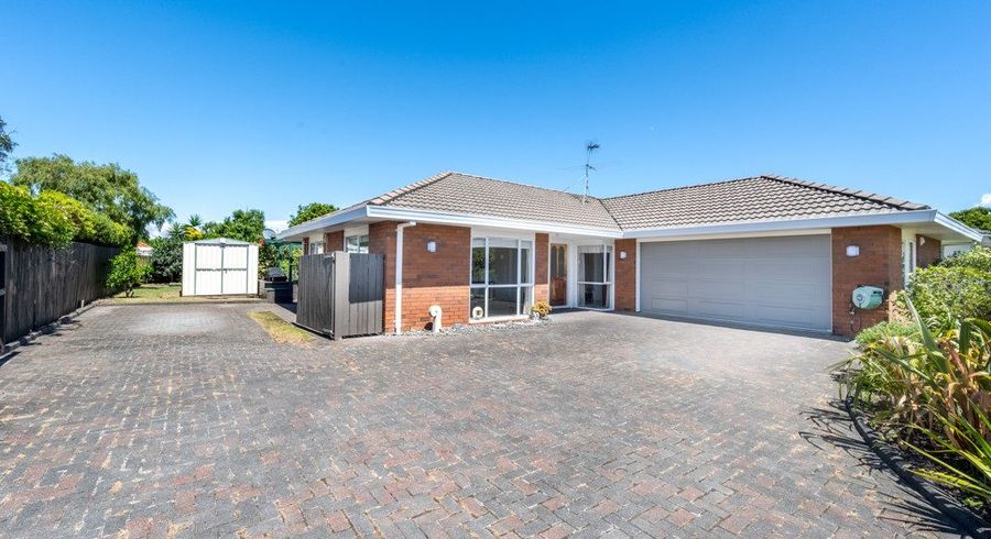  at 21 Jan Higgins Place, Golflands, Auckland