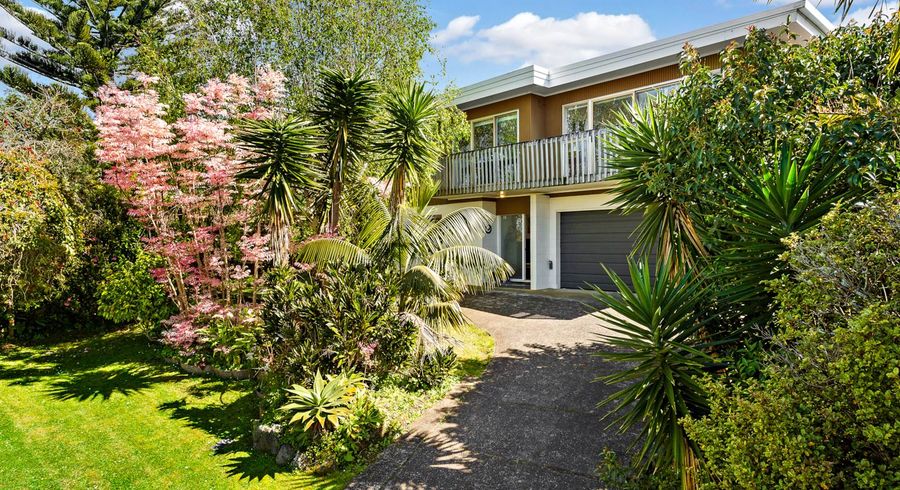  at 5 Sartors Avenue, Northcross, Auckland