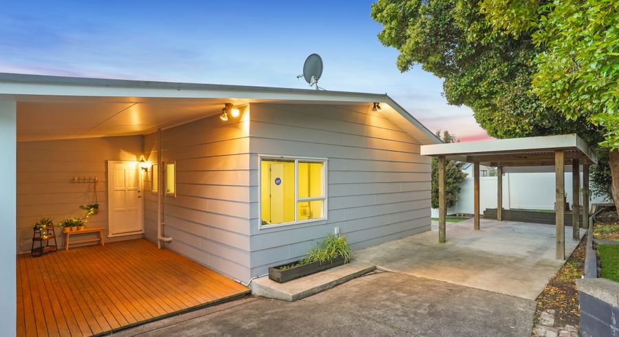 at 2/181 Rangatira Road, Beach Haven, Auckland