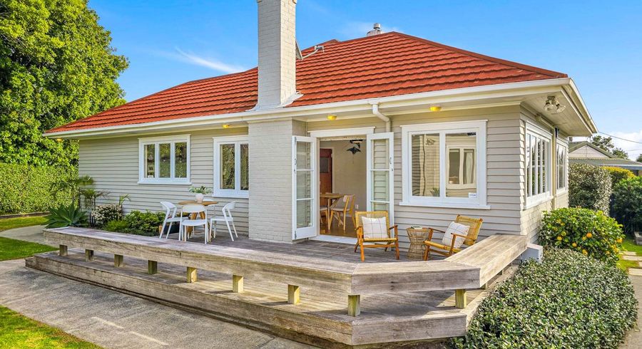  at 1 Onetaunga Road, Chatswood, North Shore City, Auckland