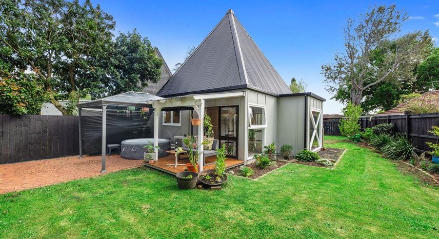  at 2/6 Balgowan Terrace, Conifer Grove, Takanini